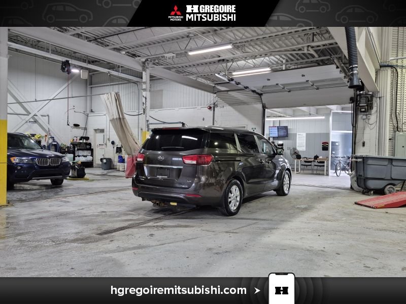 2017 Kia Sedona Grey Laval - photo #8