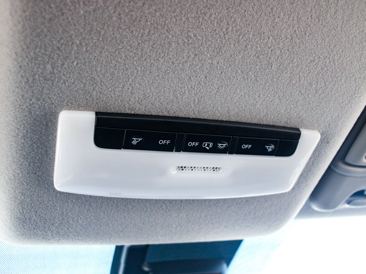 2025 Nissan Versa S CVT White Sherwood Park - photo #25