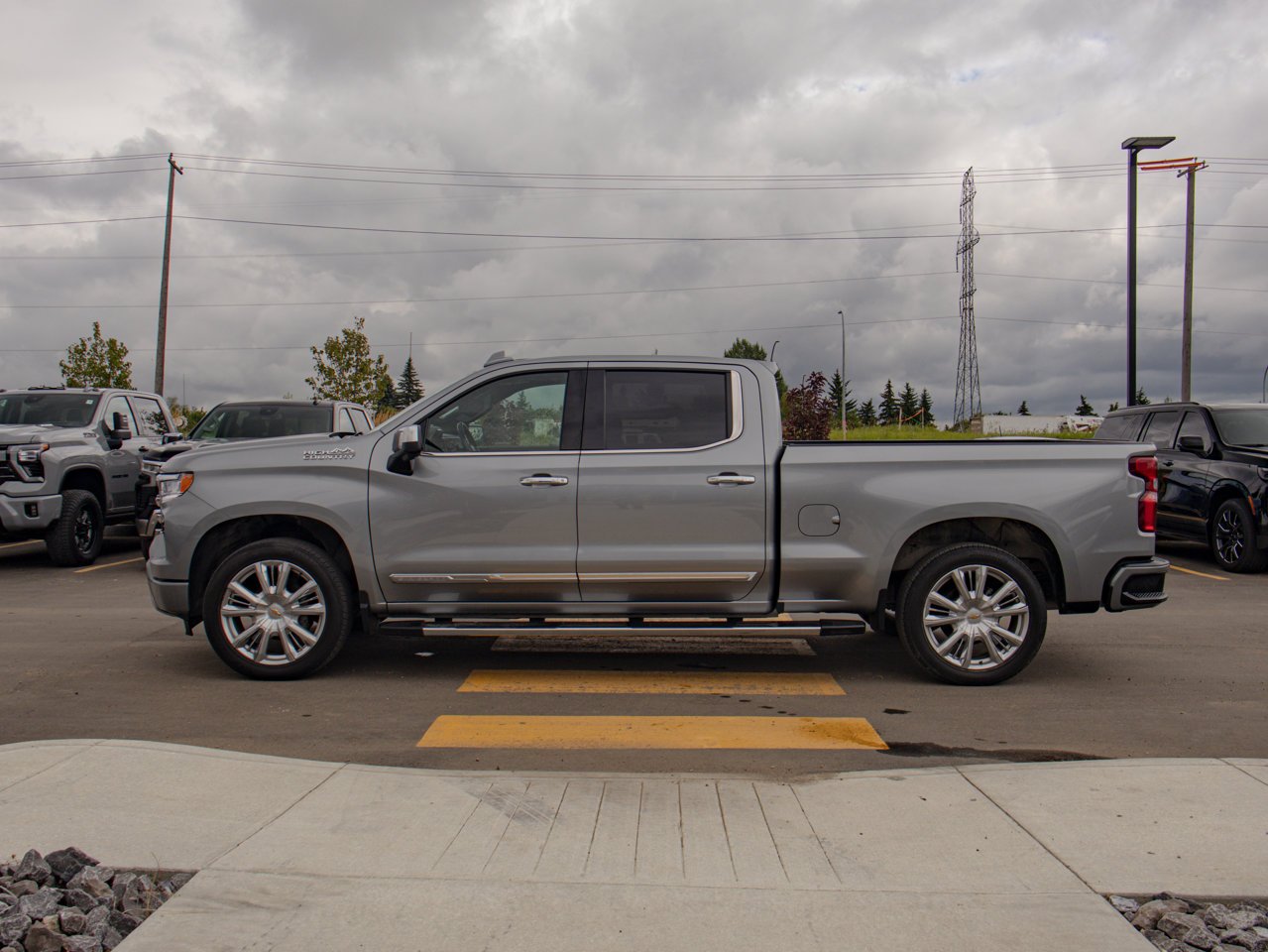 2024 Chevrolet Silverado 1500 4WD Crew Cab 157 High Country Grey Sherwood Park - photo #6