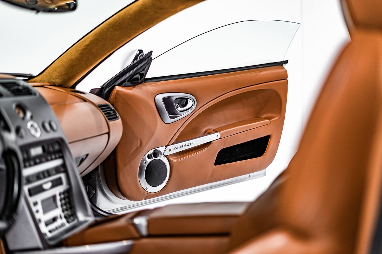 Aston Martin Vanquish PRIX EN USD | ORIGINAL MSRP OF $225,000 USD - FACTORY UPGRADE TO VANQUISH S TRANSMISSION 2003 Gris Montréal - photo #79