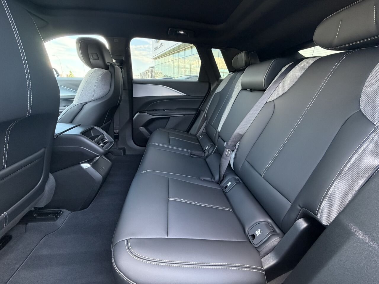 Cadillac LYRIQ TECH FINANCEMENT À PARTIR DE 0.99% 2024 Noir Laval - photo #15