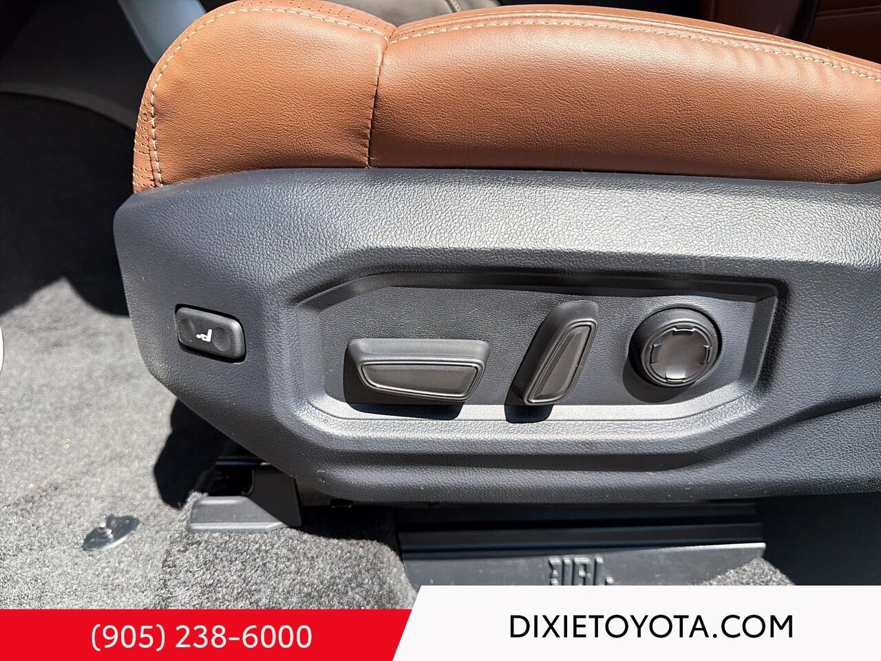 2026 Toyota TUNDRA HYBRID PLATNIUM 1794 EDITION 4WD / CLEAN CARFAX / HEATED AND VENTIALTED SEATS / ALLOY WHEELS / CARPLAY AND ANDROID AUTO White Mississauga - photo #9