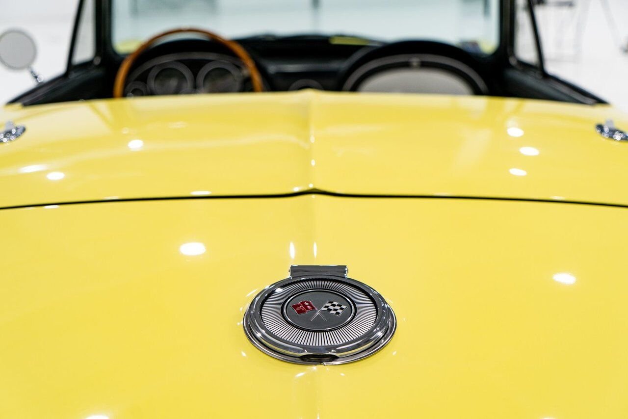 Chevrolet Corvette Matching# 427/425HP IP Code **PRICE IN USD** 1966 Jaune Montréal - photo #42