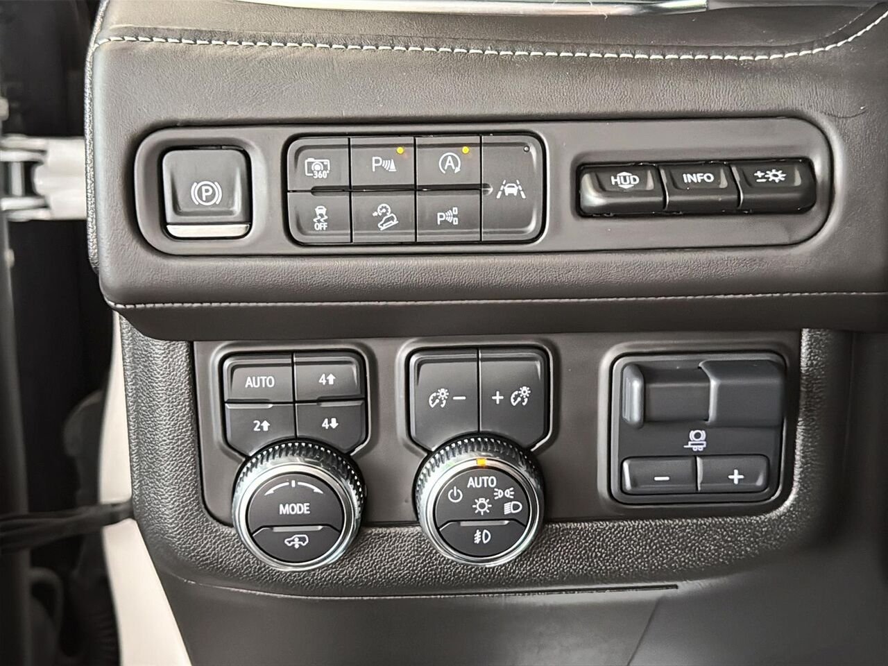 2024 GMC YUKON DENALI ULTIMATE White Saint-Hyacinthe - photo #15