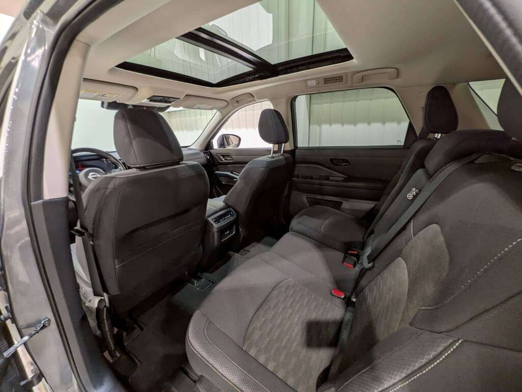 Nissan Pathfinder 2024 Gris Val-David - photo #10