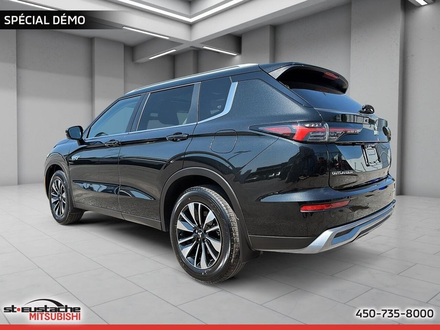 2026 Mitsubishi Outlander Plug-In Hybrid LE S-AWC Black Diamond Premium Finish