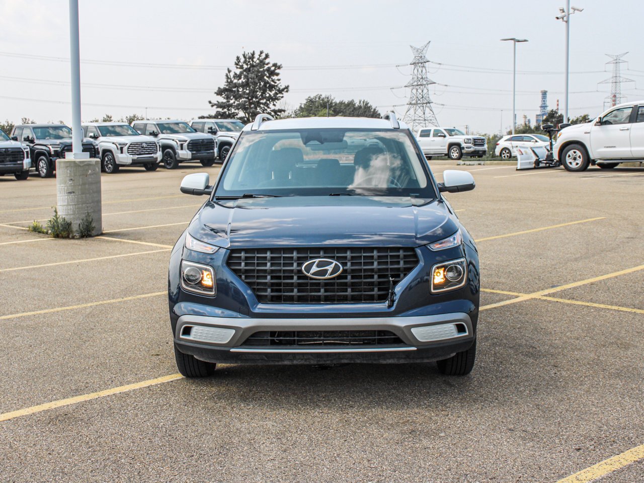2023 Hyundai Venue Preferred IVT w/Two-Tone Blue Sherwood Park - photo #2
