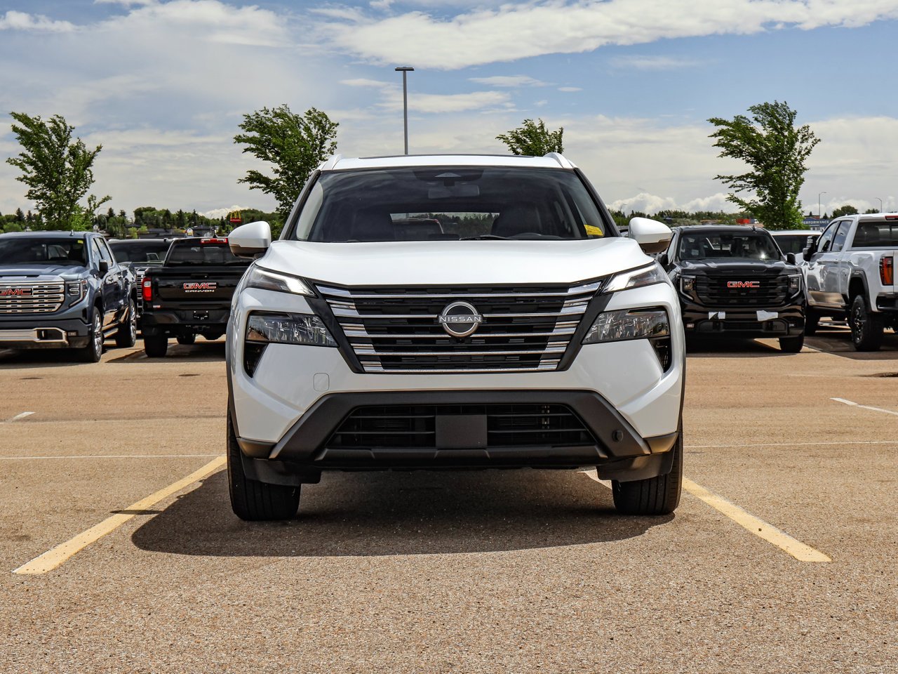 2024 Nissan Rogue AWD SV Moonroof White Sherwood Park - photo #2