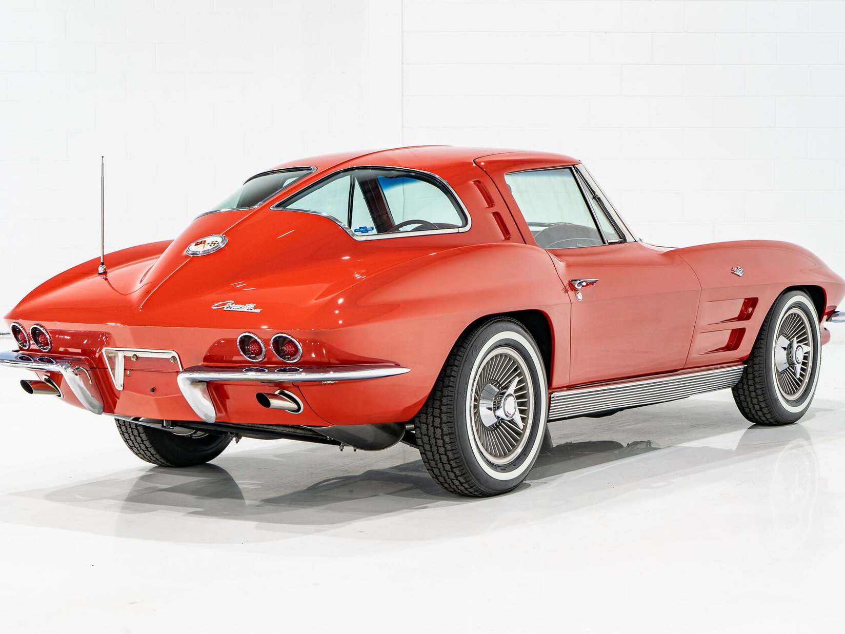 Chevrolet Corvette Split window matching# 327 Factory A/C | PRICE IN USD 1963 Rouge Montréal - photo #3