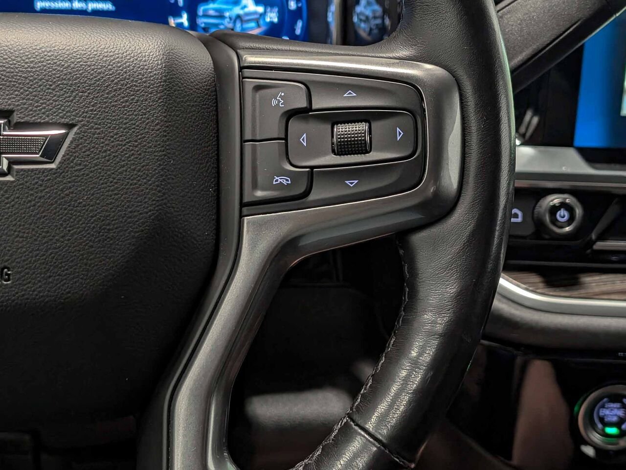 2022 CHEVROLET Silverado 1500 RST 4WD Crew Cab Moteur V8 5.3L 6 Places Black Sherbrooke - photo #15