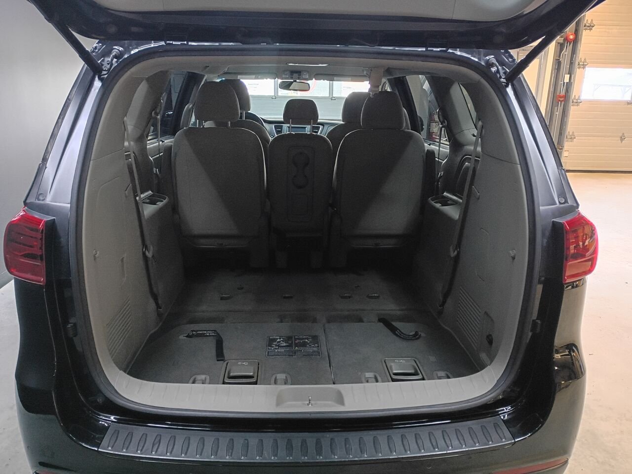 2019 Kia Sedona Black Blainville - photo #13
