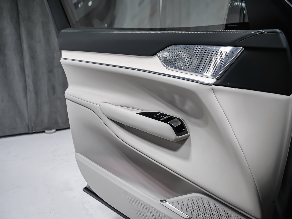 2025 Volvo EX90 ULTRA MAGS 22PO BOWER WIKINS Grey Montreal - photo #15