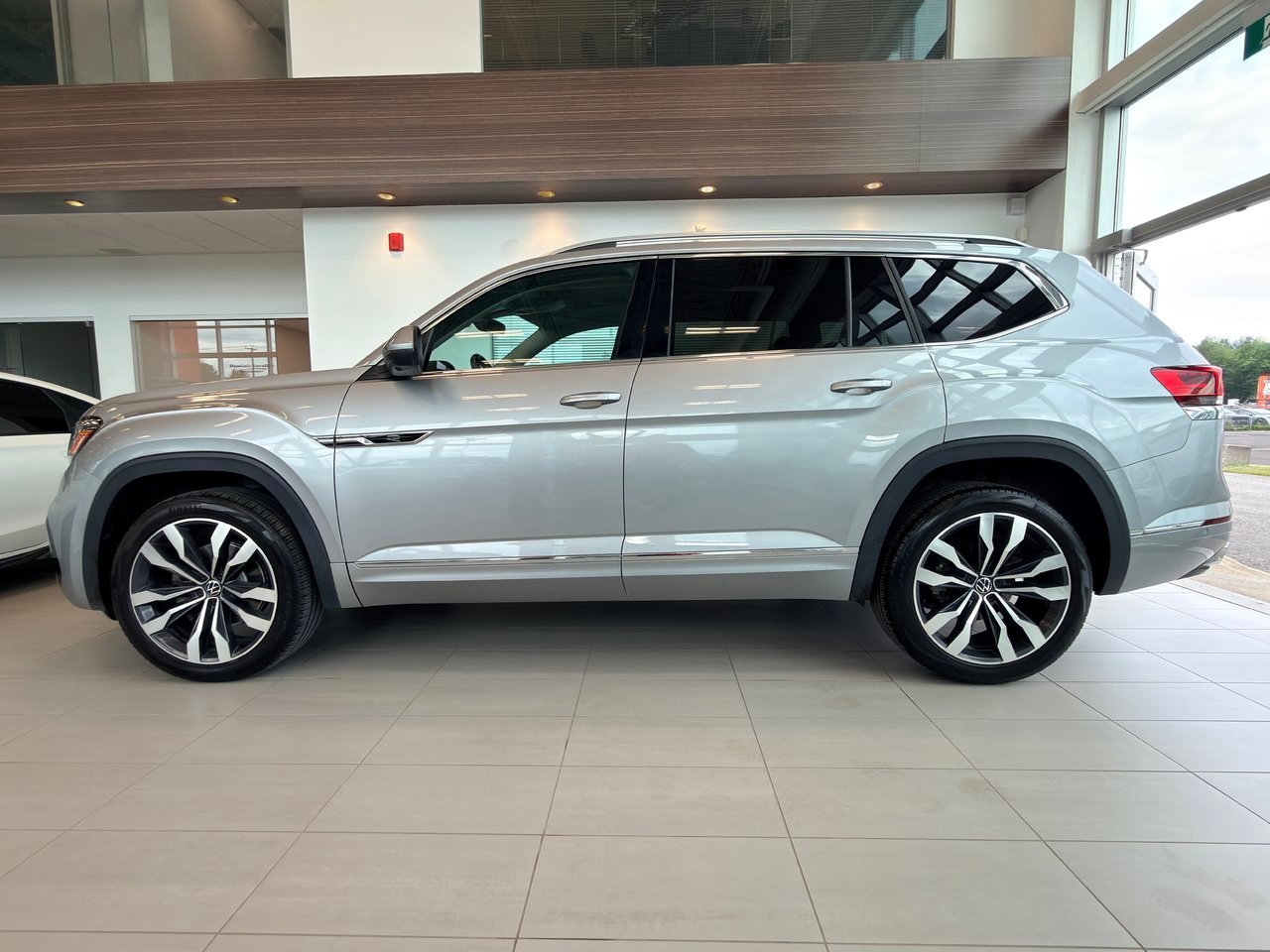 Volkswagen Atlas 2021 Gris Notre-Dame-des-Prairies - photo #8