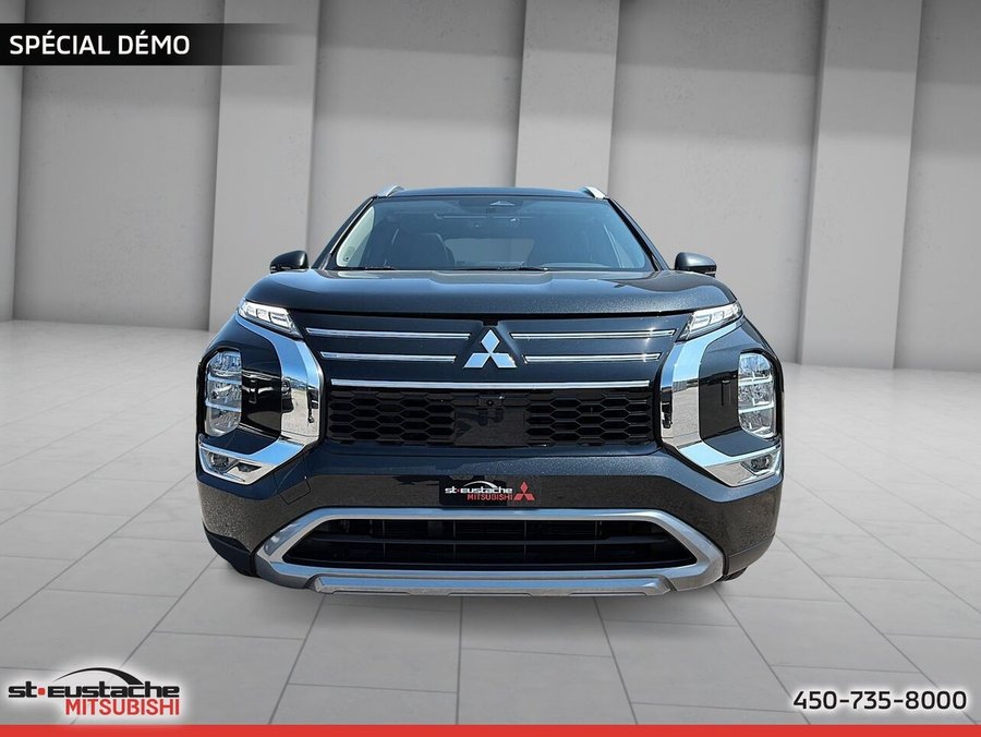 2026 Mitsubishi Outlander Plug-In Hybrid LE S-AWC Black Diamond Premium Finish