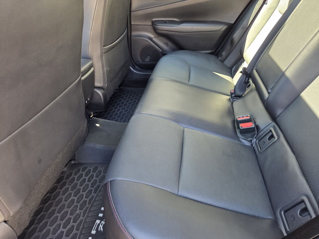 2024 Toyota PRIUS PRIME Red Mont-Laurier - photo #15