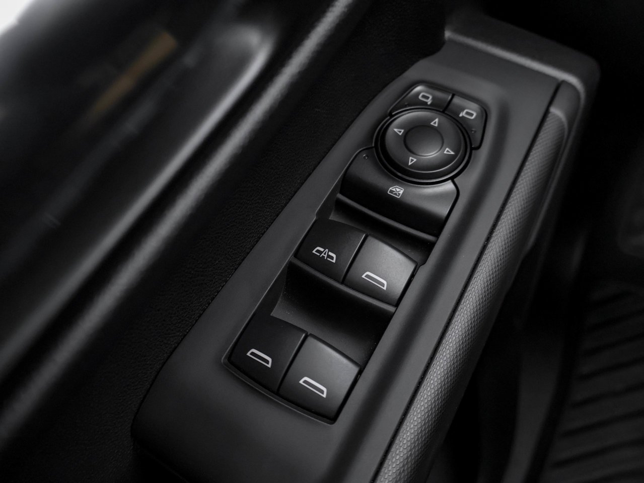 2024 Chevrolet Silverado 1500 4WD Crew Cab 147 Custom Black Sherwood Park - photo #27