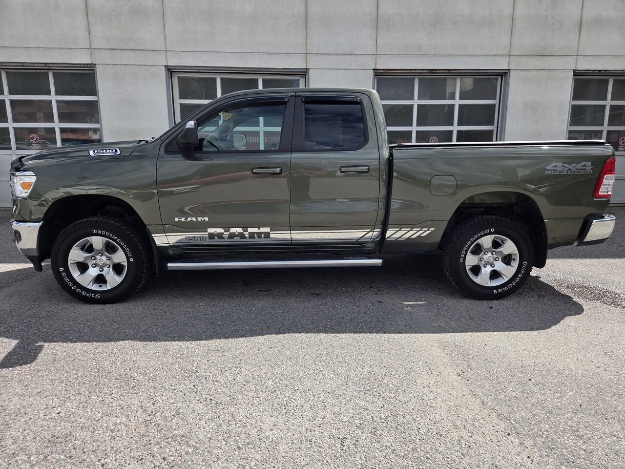 2021 RAM 1500 06N5 VERT Mont-Laurier - photo #9