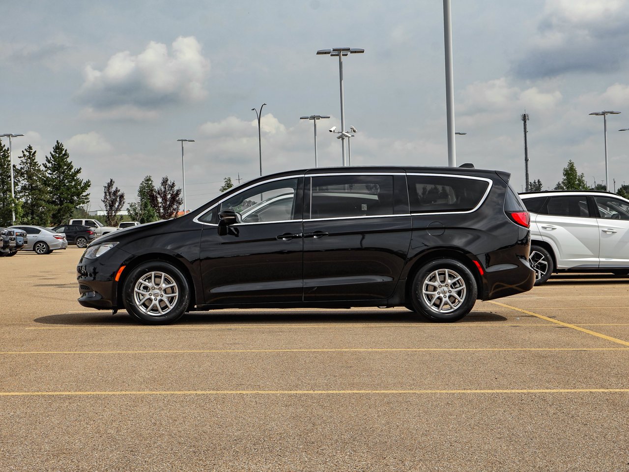 2025 Chrysler Grand Caravan SXT 2WD Black Sherwood Park - photo #4
