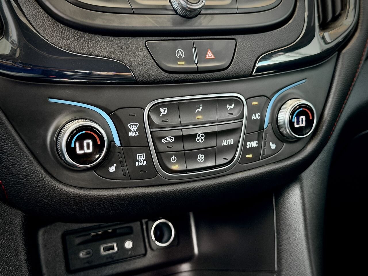 Chevrolet Equinox 2024 Blanc Notre-Dame-des-Prairies - photo #30