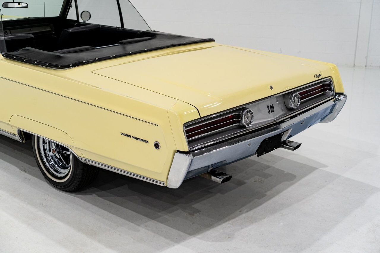 Chrysler 300 PRIX EN USD 440cu.in. Fully restored example 1968 Jaune Montréal - photo #32