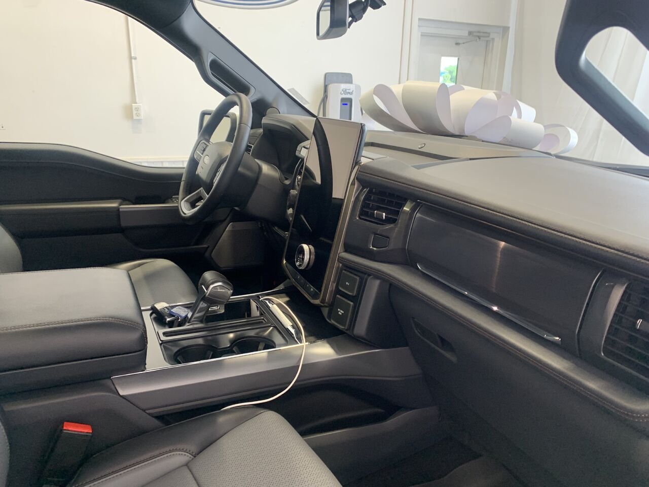 Ford F-150 Lightning LIGHTNING LARIAT CREW CAB 2025 Blanc Châteauguay - photo #12