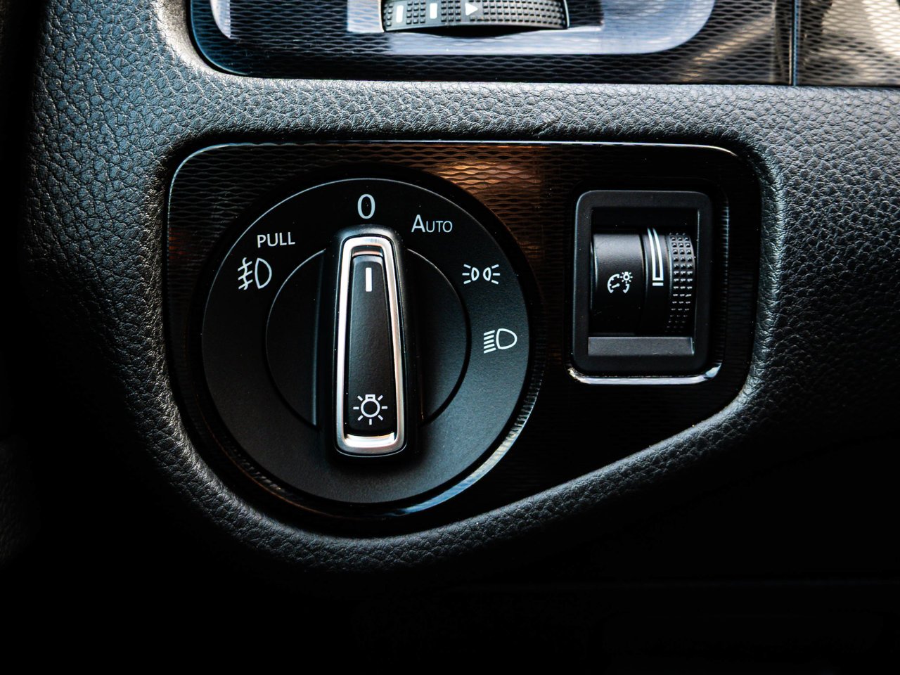 2015 Volkswagen Golf GTI 3dr HB Man gray Sherwood Park - photo #18