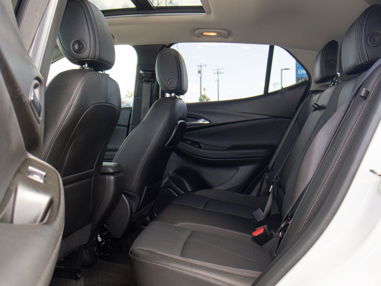 2022 Buick Encore GX AWD 4dr Select White Sherwood Park - photo #33