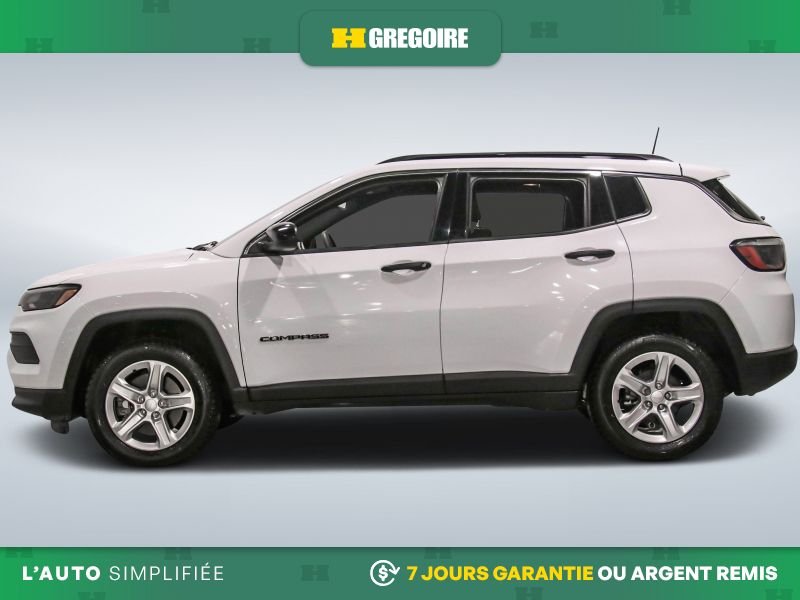 2023 Jeep Compass White Saint-Eustache - photo #4