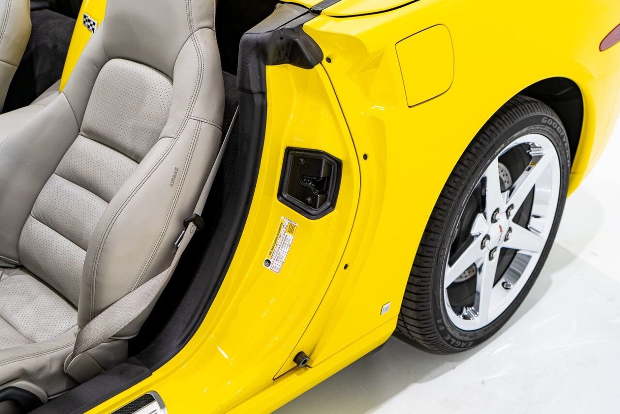 2008 Chevrolet Corvette PRIX EN USD | With Only 900km (563mi) From New With Window Sticker Yellow Montreal - photo #61