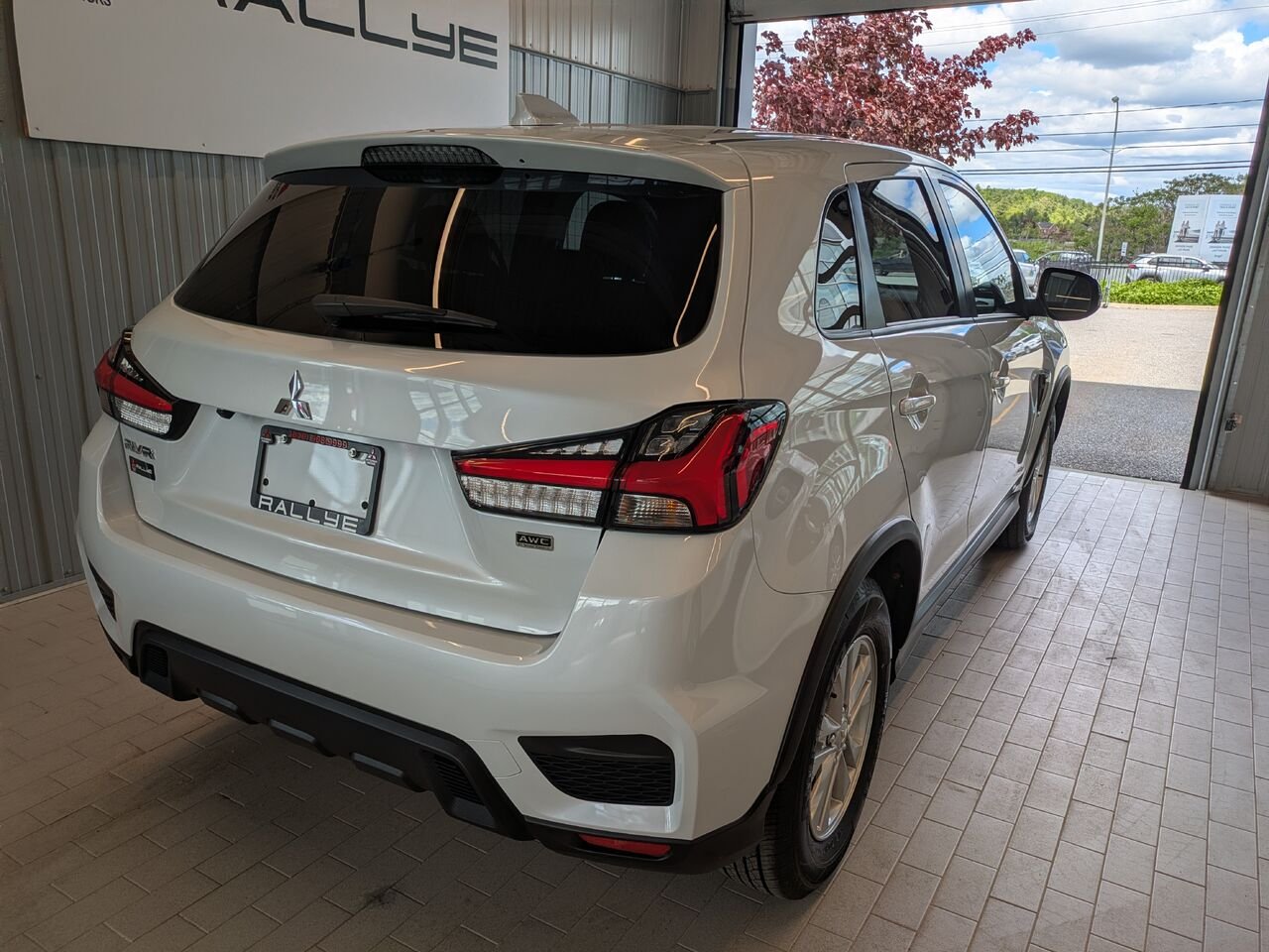 2024 Mitsubishi RVR White Gatineau - photo #17