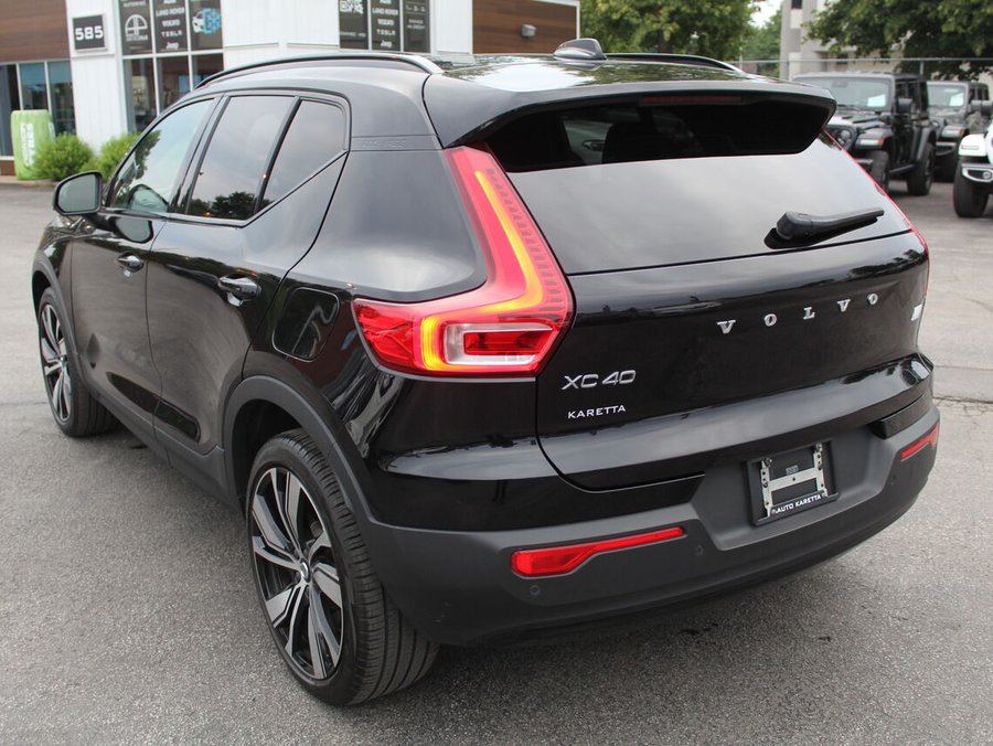 2021 Volvo XC40 2021 Black