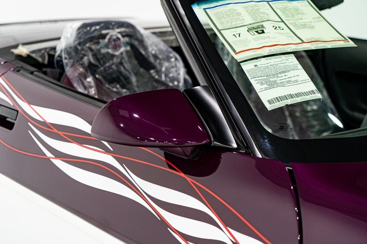 Chevrolet Corvette *PRIX EN USD* RPO Z4Z PACE CAR PRESENTED IN DELIVERY PACKAGING WITH ONLY 192MILES (307KM) FROM NEW 1995 Blanc Montréal - photo #64