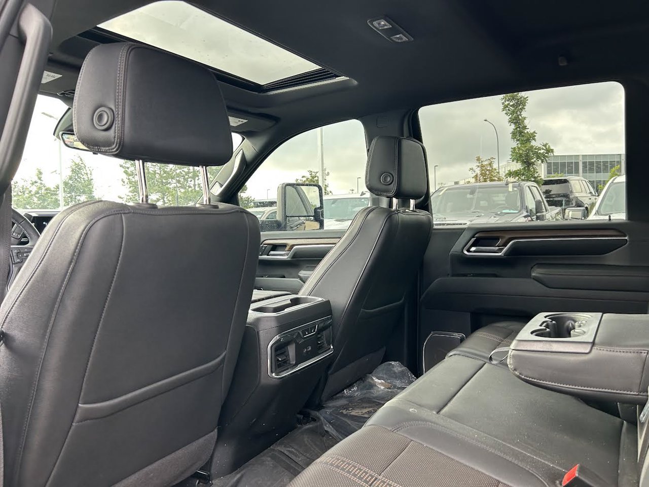 2024 Chevrolet Silverado 3500HD 4WD Crew Cab 159 High Country Black Sherwood Park - photo #6