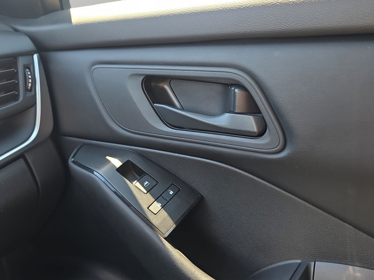 2024 Nissan Rogue S TI AWD, Cruise control, Sièges chauffant, écran tactile Black Val-David - photo #15