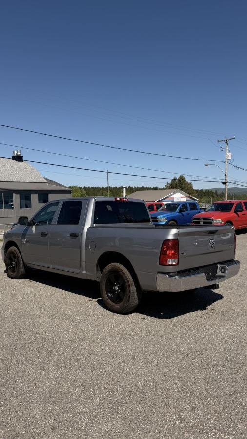 RAM 1500 Classic 2023 Gris Lac Mégantic - photo #2