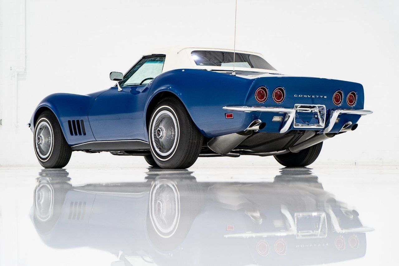 Chevrolet Corvette *PRIX EN USD* Matching numbers Top flight with extensive documentation 1968 Bleu Montréal - photo #1