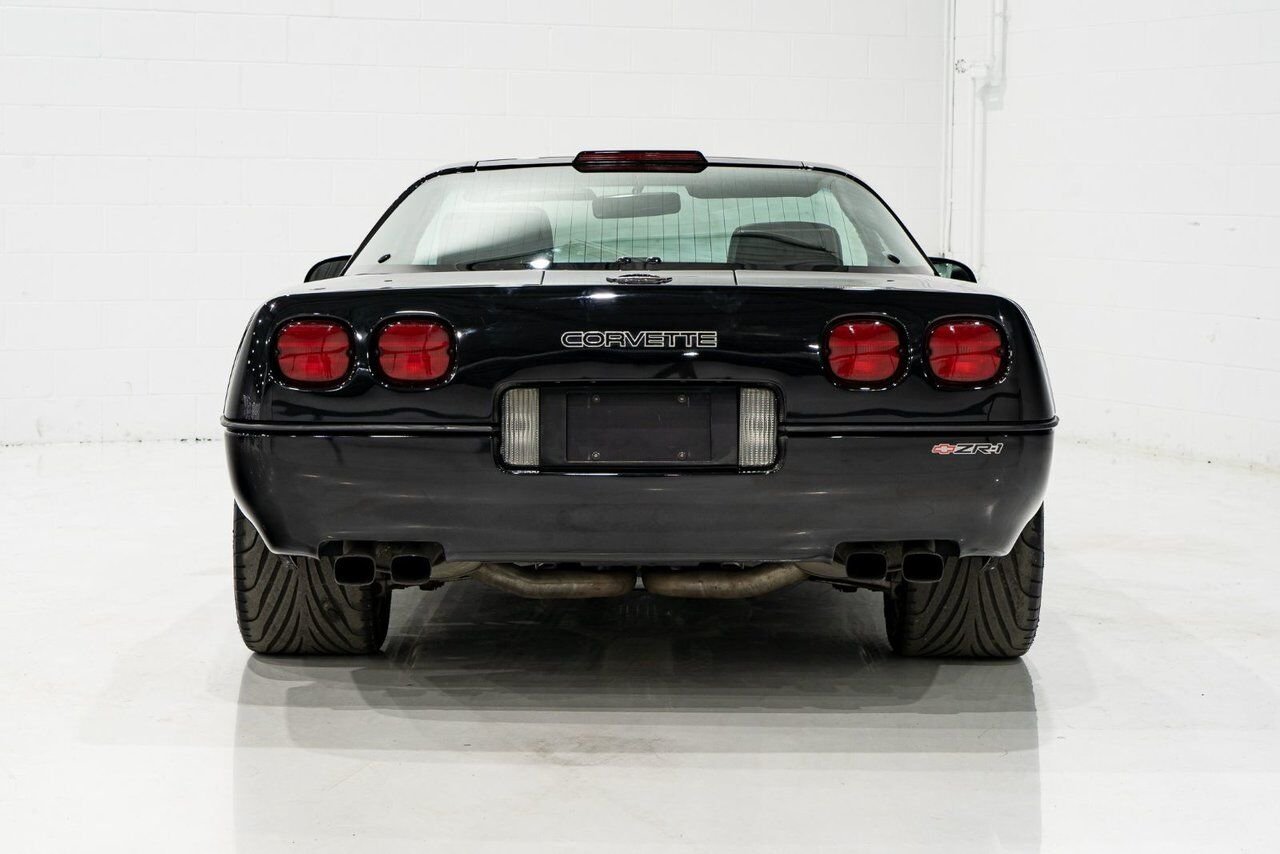 Chevrolet Corvette ZR1 | PRIX EN USD 1990 Noir Montréal - photo #1