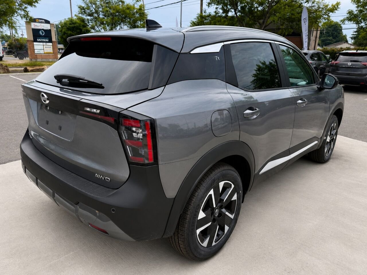 NISSAN Kicks KICKS SV PRIVILEGE AWD 2026 Gris poudre métallisé Châteauguay - photo #5