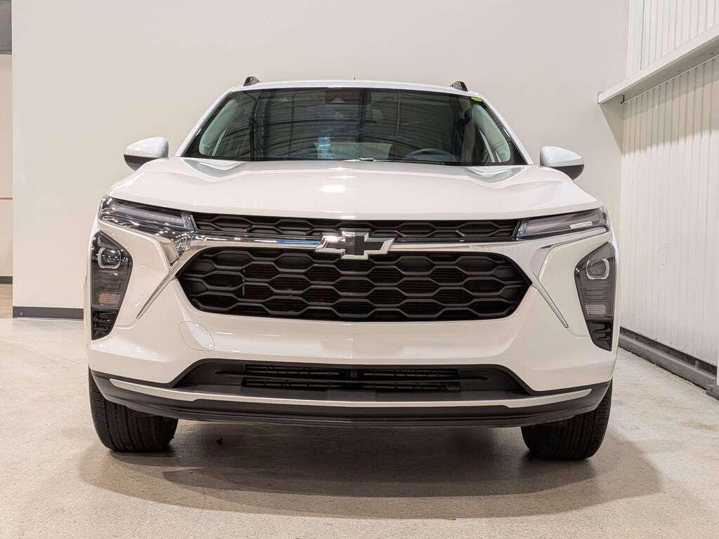 2025 Chevrolet Trax FWD 4dr LT White Val-David - photo #1