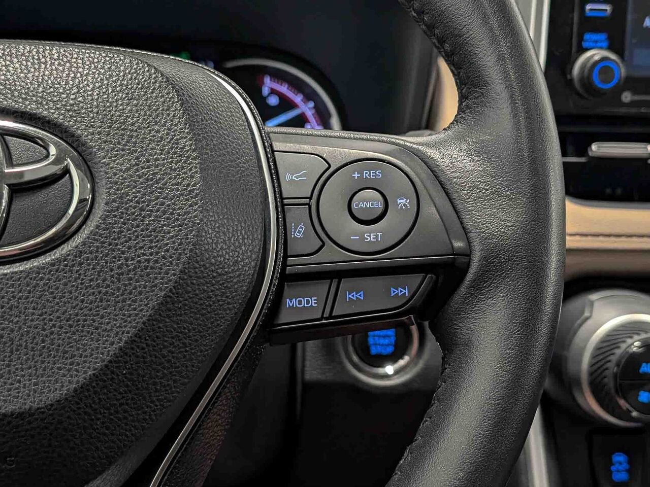 Toyota RAV4 AWD Limited Toit Ouvrant Cuir Bas Km 2021 Autre Sherbrooke - photo #16