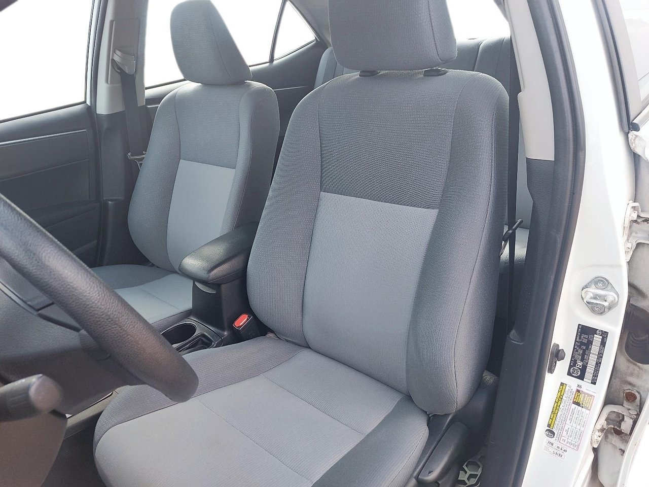2016 Toyota Corolla VIN 2T1BURHE6GC527963 White Chicoutimi - photo #8