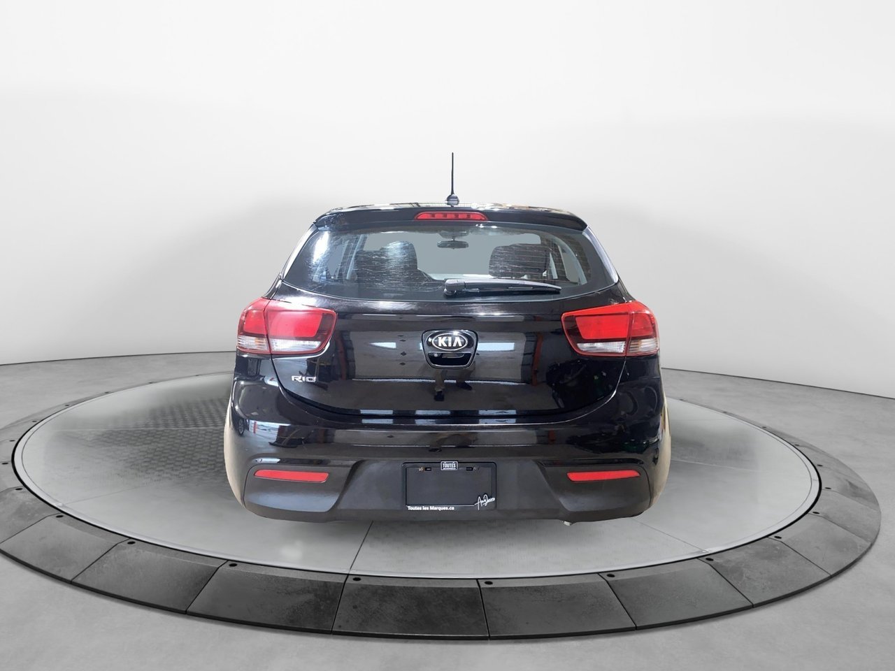 Kia Rio 5-door NIV 3KPA25AB6JE039972 2018 Noir Chicoutimi - photo #2