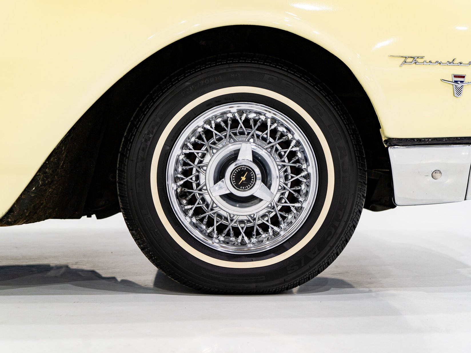 Ford Thunderbird Beautifully Presented From Older Restoration with original bill of sale 1962 Jaune Montréal - photo #45
