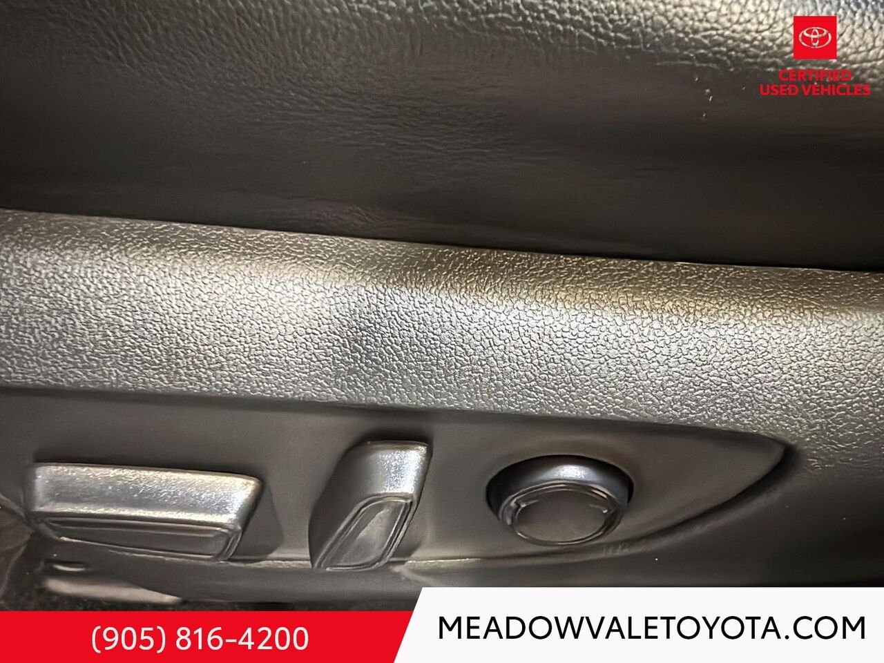 2021 Toyota Highlander One Owner, Clean Car Fax, Power Sunroof, Power Trunk, Power Seat, SofTex Leather Midnight Black Metallic Mississauga - photo #9