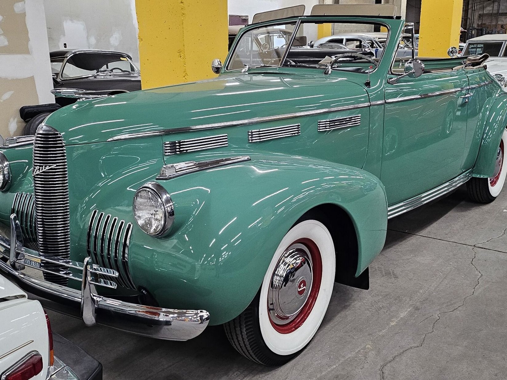 1940 Cadillac La Salle Green Montreal - photo #0