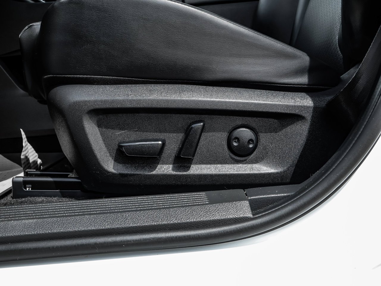 2024 Nissan Rogue AWD SV Moonroof White Sherwood Park - photo #20