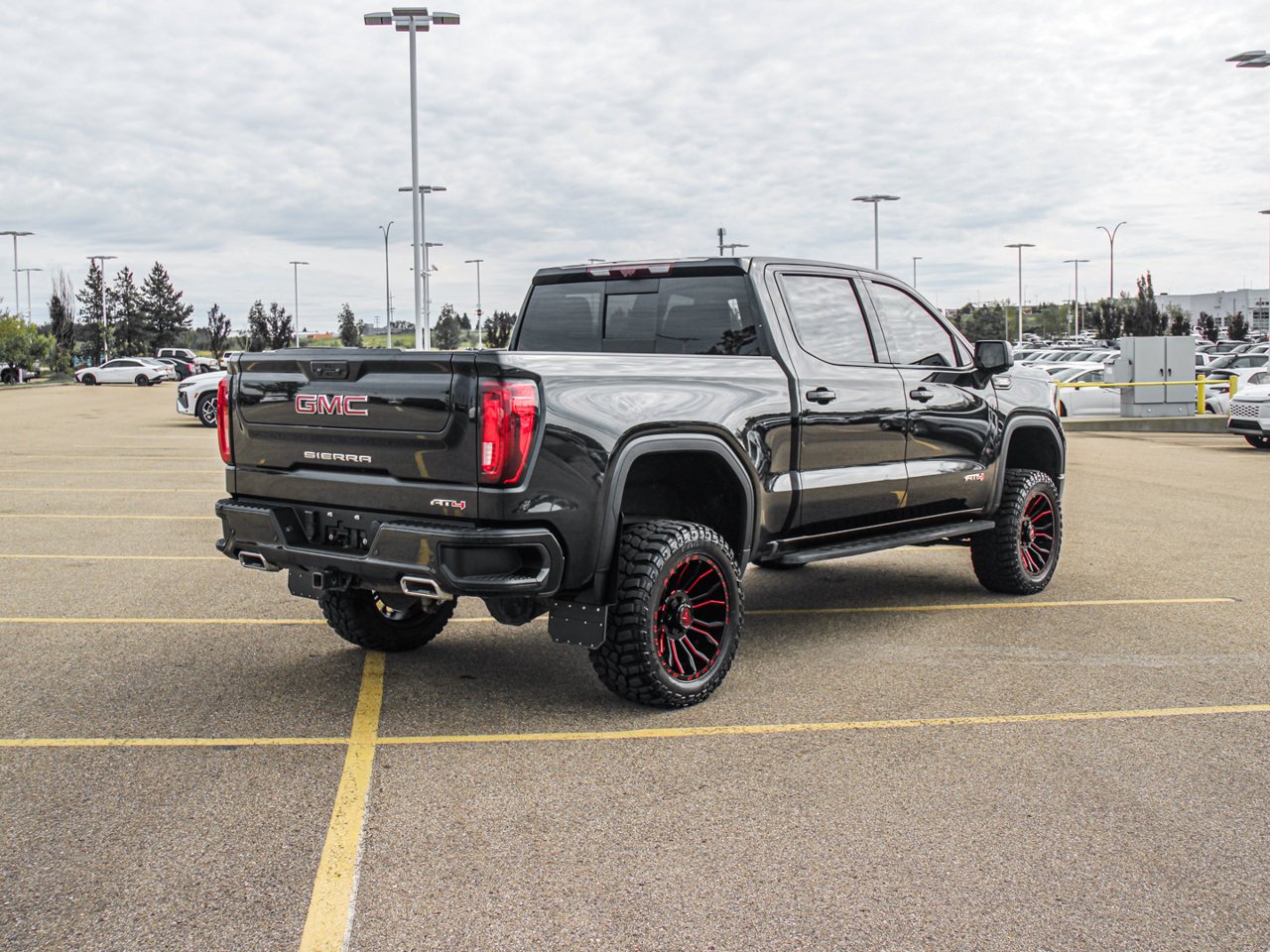 2022 GMC Sierra 1500 4WD Crew Cab 147 AT4 Black Sherwood Park - photo #8