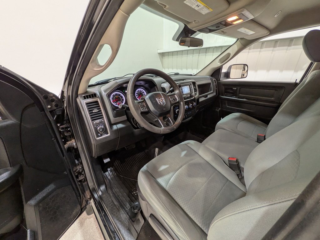 Ram 1500 Express 4x4 Quad Cab 6'4" Box *Ltd Avail* 2018 Noir Val-David - photo #10