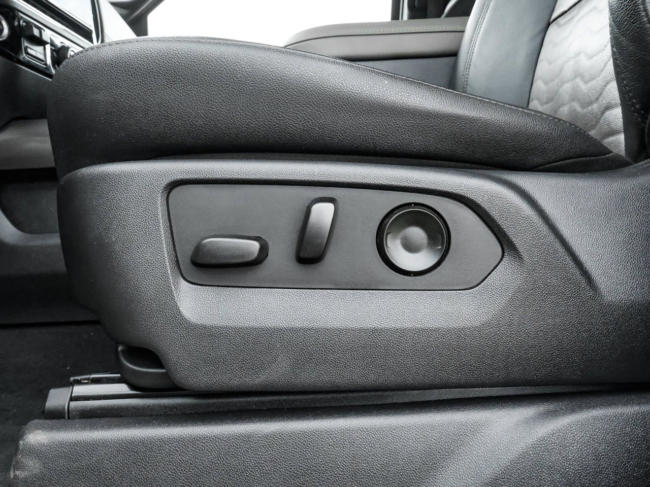 2022 Chevrolet Silverado 1500 4WD Crew Cab 147 ZR2 White Sherwood Park - photo #21