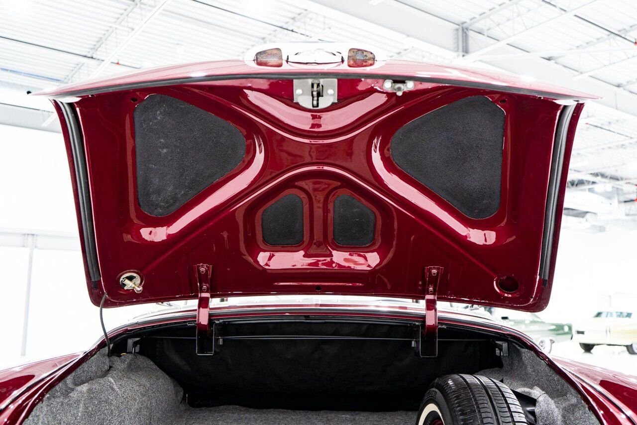 1953 Oldsmobile 98 PRIX EN USD | Convertible Beautifully Presented from complete Restoration Red Montreal - photo #35